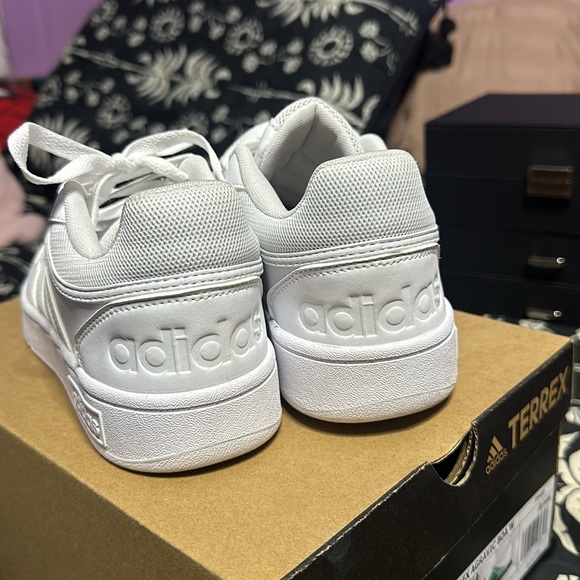 Women’s adidas shoes - Picture 4 of 4
